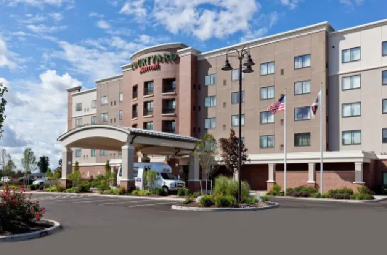 Courtyard Buffalo Airport Hotels near Buffalo Niagara International Airport