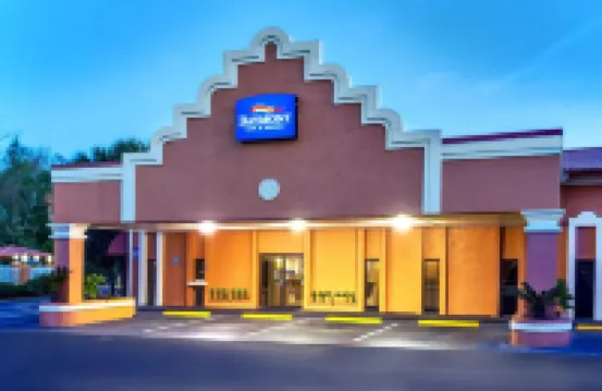 베이몬트 바이 윈덤 레이크 시티