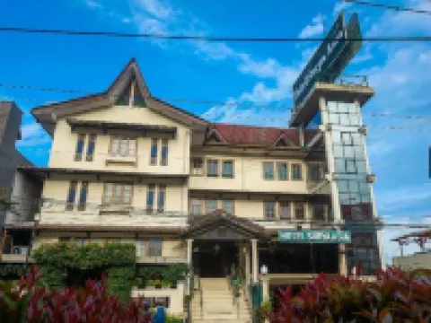 Surya Asia Hotel โรงแรมในโวโนโซโบ