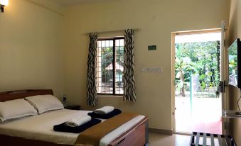 Palm Grove Service Villa