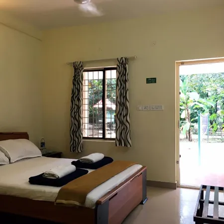 Palm Grove Service Villa
