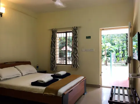Palm Grove Service Villa
