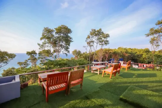 Parinya Hill Homestay & Cafe