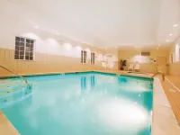 La Quinta Inn & Suites by Wyndham Cincinnati Airpt Florence - Pools