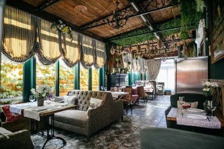 Честный Чехов Отели рядом с достопримечательностью «Кафедральный собор Рождества Пресвятой Богородицы»