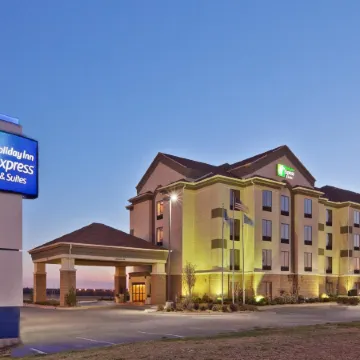 Holiday Inn Express & Suites SHAWNEE I-40 by IHG