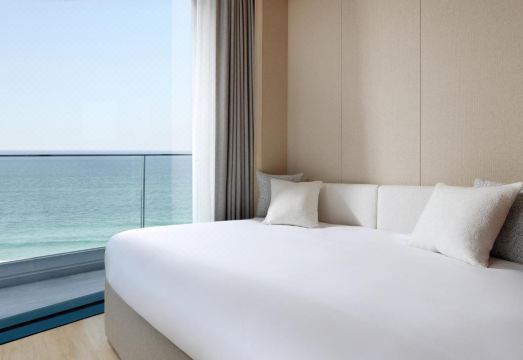 신라모노그램 강릉 레지던스의 모던한 외관 또는 로비