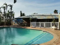 The Russel Guest House - Pool