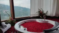 Rosetum Kasauli - Hot Tub