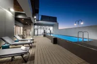 Quest Midland - Swimmingpools