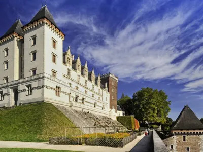 Ibis Pau Lescar Hotels in Lons