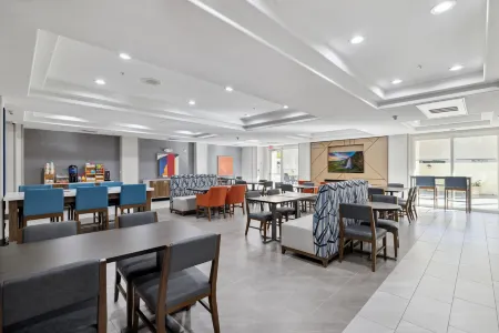 Holiday Inn Express & Suites Vacaville Отели рядом с достопримечательностью «Университет Калифорния, Дэвис»