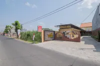 RedDoorz Syariah Near Rsud Dr Iskak Tulungagung Hotels near Hutan Kota Tulungagung