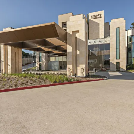 Legacy Resort Hotel & Spa Отели рядом с достопримечательностью «Пляж Мишен-Бич»