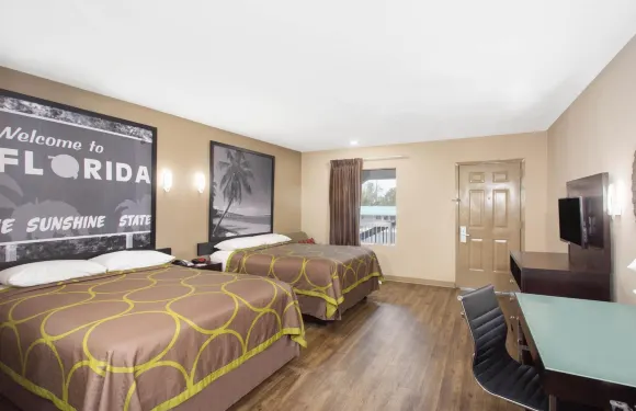 彭薩科拉 NAS 區温德姆速 8 汽車旅館