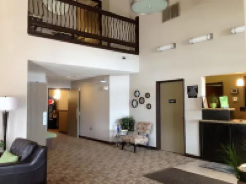 Super 8 by Wyndham Strafford/Springfield Area Hotels in Greene County