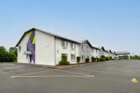 Spark by Hilton West Coxsackie - parking