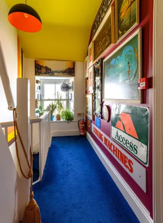 Number 18 Отели в г. Конви