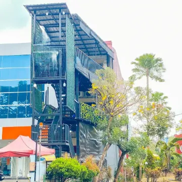 Djuragan Kamar Suhat