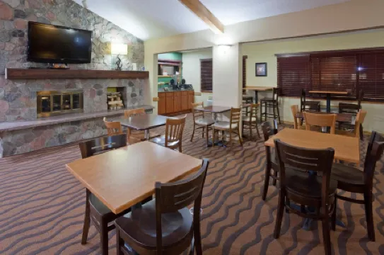 AmericInn by Wyndham Fargo West Acres