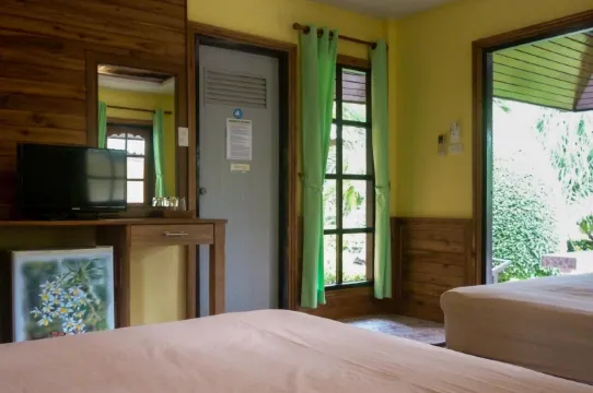 ห้องสแตนดาร์ดเตียงคิงไซส์ 2 เตียง พร้อมวิวสวน