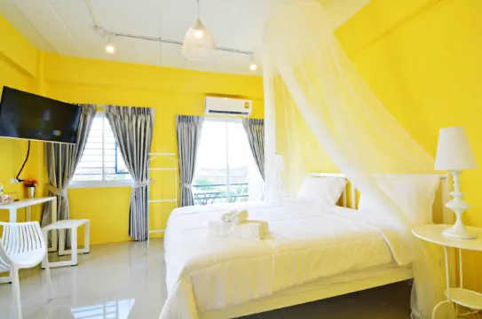 ห้องสแตนดาร์ด เตียงใหญ่ 1 เตียง มีระเบียง