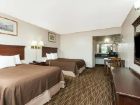 Howard Johnson by Wyndham Springfield Hotels in Springfield