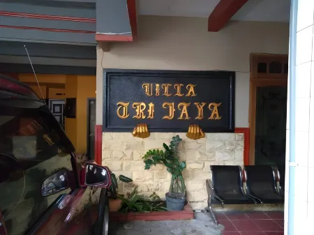 Villa Trijaya Отели рядом с достопримечательностью «Coban Rondo Waterfall»