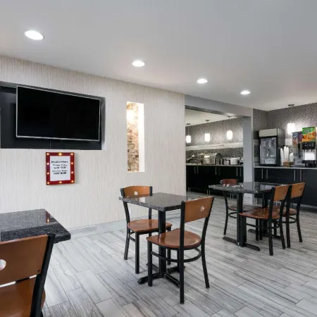 Super 8 by Wyndham Rochester Mayo Clinic Area