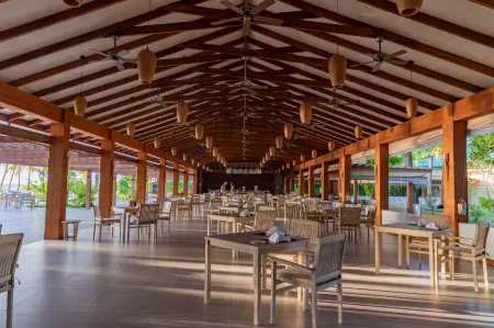 Fiyavalhu Resort Maldives Отели рядом с достопримечательностью «Остров Хакеруэли»