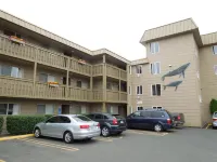 Ebb Tide Oceanfront Inn - parking