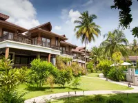 Maehaad Bay Resort Hotels near Chaloklum Bay