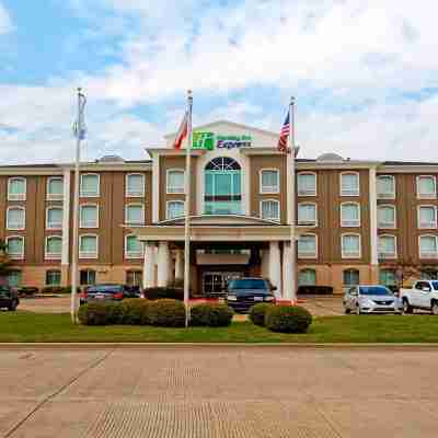 Holiday Inn Express & Suites Corsicana I-45 Hotel Exterior