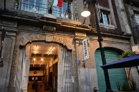 Hostel Mundo Joven Catedral Отели в г. 
