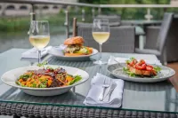 The Riverside - sarapan