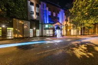 Holiday Inn Express 貝爾法斯特市 - 皇后季 鄰近貝爾法斯特港的酒店