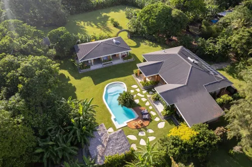 Nakatumble - Luxury Sustainable Villa with Farm فنادق في إفات