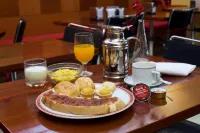 Hotel Madrid Torrejon Plaza - Parkplatz