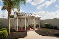 Courtyard by Marriott Brunswick - parking