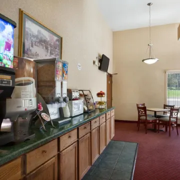 Travelodge by Wyndham la Porte/Michigan City Area