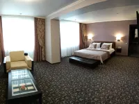 Panorama Hotel Các khách sạn gần Krylov Statue