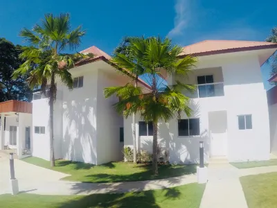 Heartland Hotel Serviced Rooms & Apartments. โรงแรมใกล้หาดอโลนาบีช