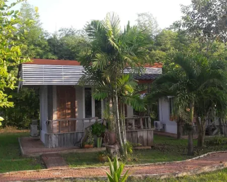 คุณยายเขียว โฮมสเตย์ โรงแรมในอำเภอ ท่ายาง