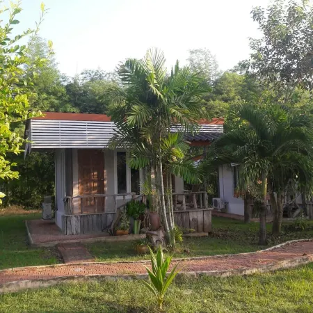 Khunyaikiew Homestay Отели рядом с достопримечательностью «Wat Nong Khao On»