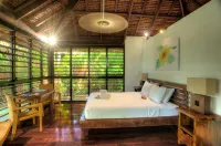 Barrier Beach Resort Hotels in Espiritu Santo