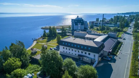 Прионежский Отели рядом с достопримечательностью «Памятник Петру I»