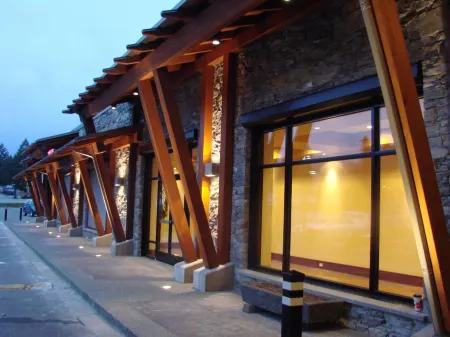 Best Western Plus Barclay Hotel Отели рядом с достопримечательностью «Парк штата Фоссли»