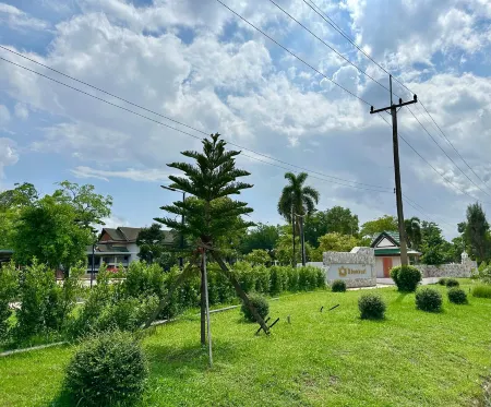 Ubonburi Hotel Отели рядом с достопримечательностью «Wat Ban Tha Lat»