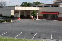 Baymont by Wyndham Hannibal - parking
