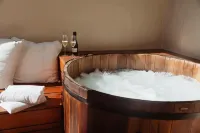 Tower Lodge - Hot Tub